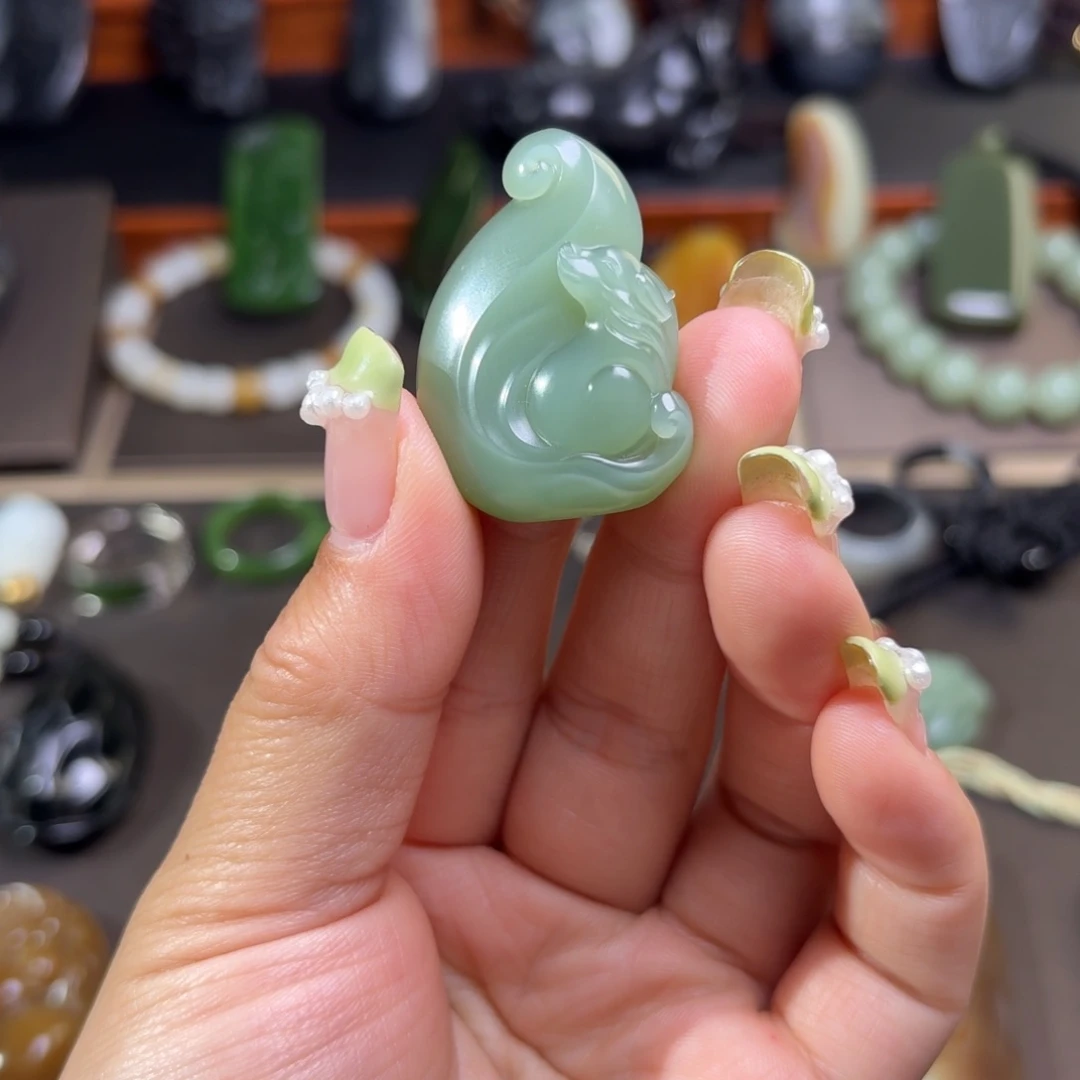 和田玉未镶嵌挂件树**狐