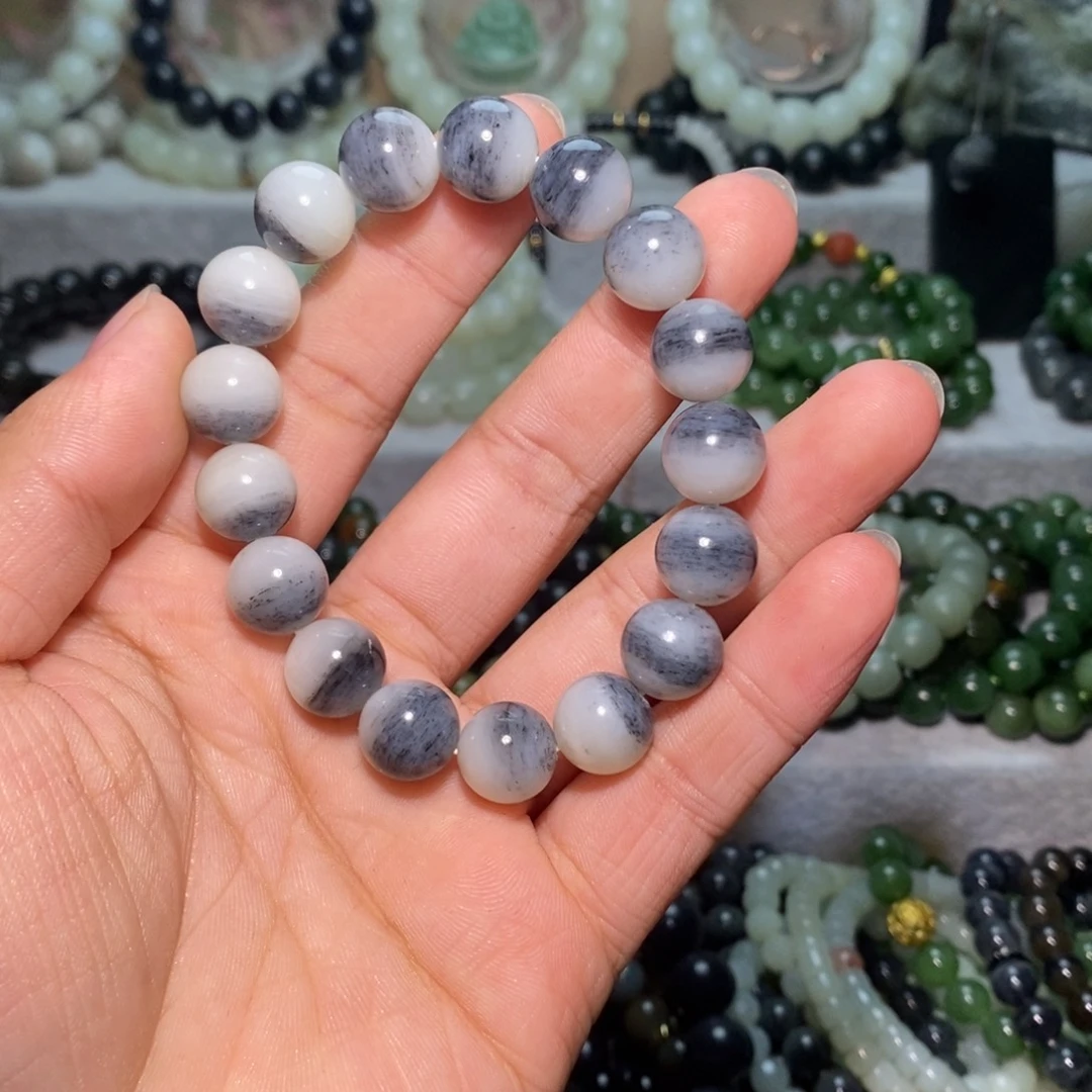 玉***人和田玉未镶嵌手链