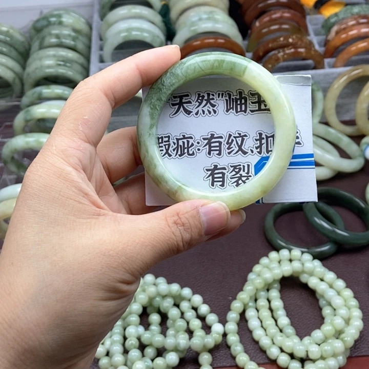蛇纹石玉手镯未镶嵌