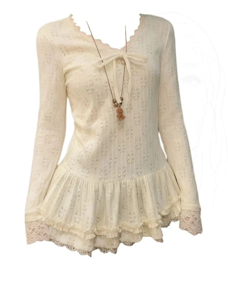 冬季新款蕾丝花边系镂空V领长袖T恤女独特超好看修身甜美打底上衣