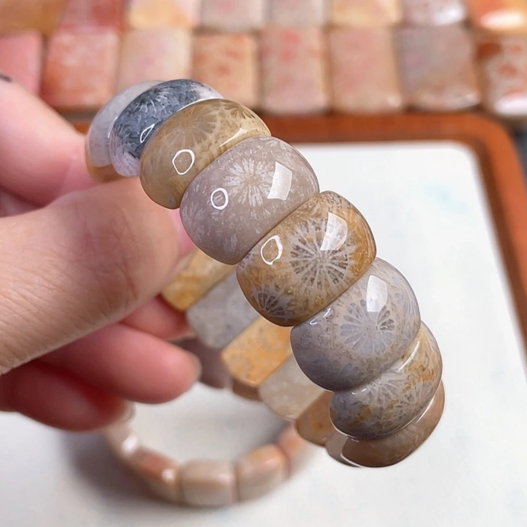 【闪购商品】硅化玉手镯未镶嵌小***?