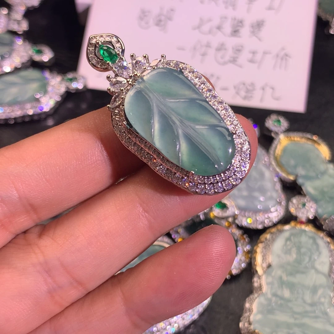 翡翠颈饰未镶嵌叶子