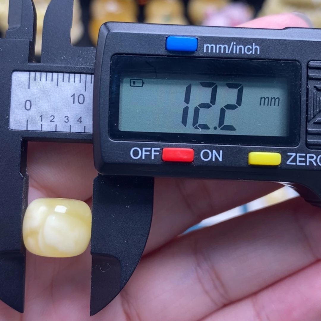 蜜蜡未镶嵌珠宝奇石