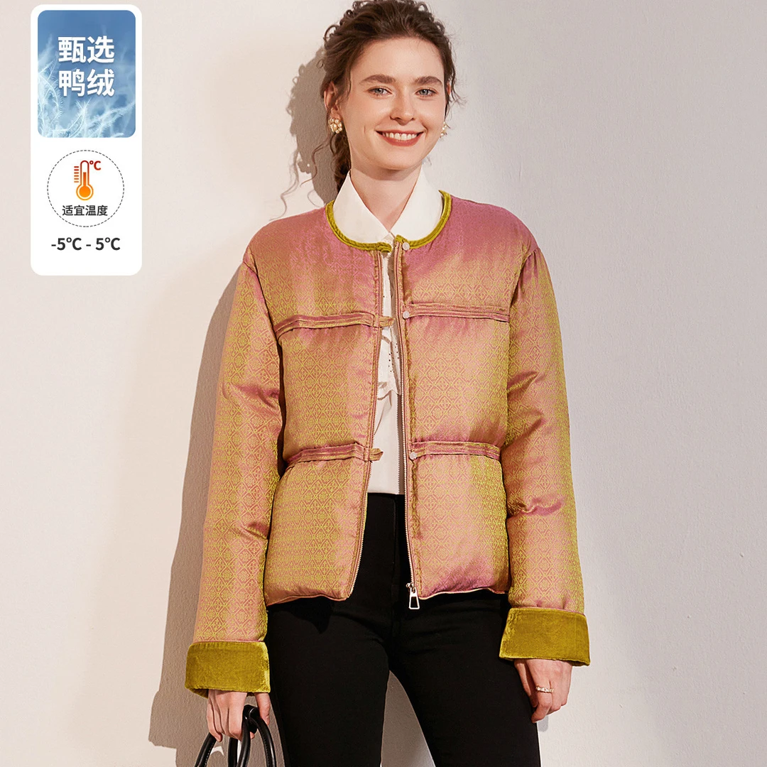 白鹿语冬圆领撞色包边袖口保暖加厚国风双色提花羽绒服BX10121