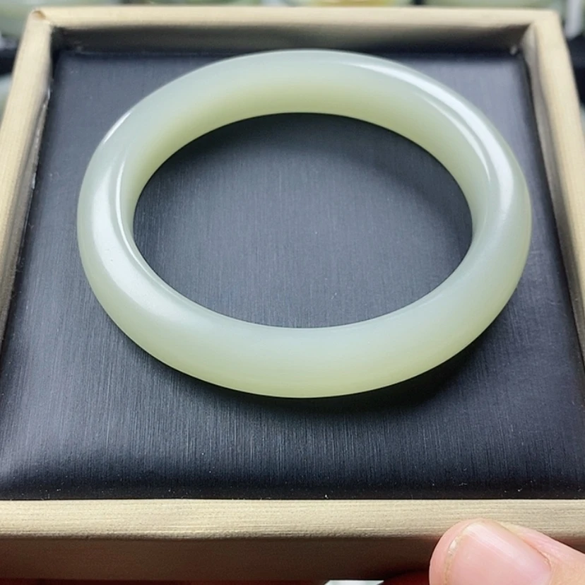 【闪购商品】未镶嵌手镯和田玉雅****5