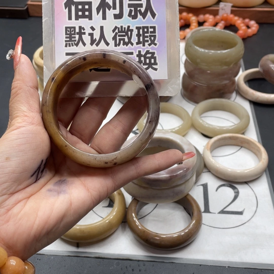 石英质玉未镶嵌手镯鸿****浴