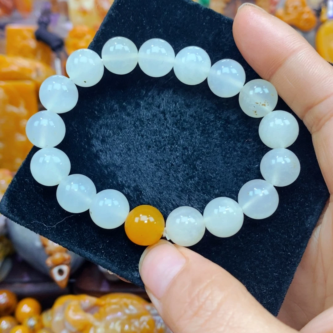 未镶嵌石英质玉（黄龙玉）颈饰