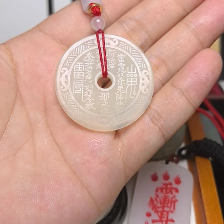 东***东未镶嵌蛇纹石玉颈饰