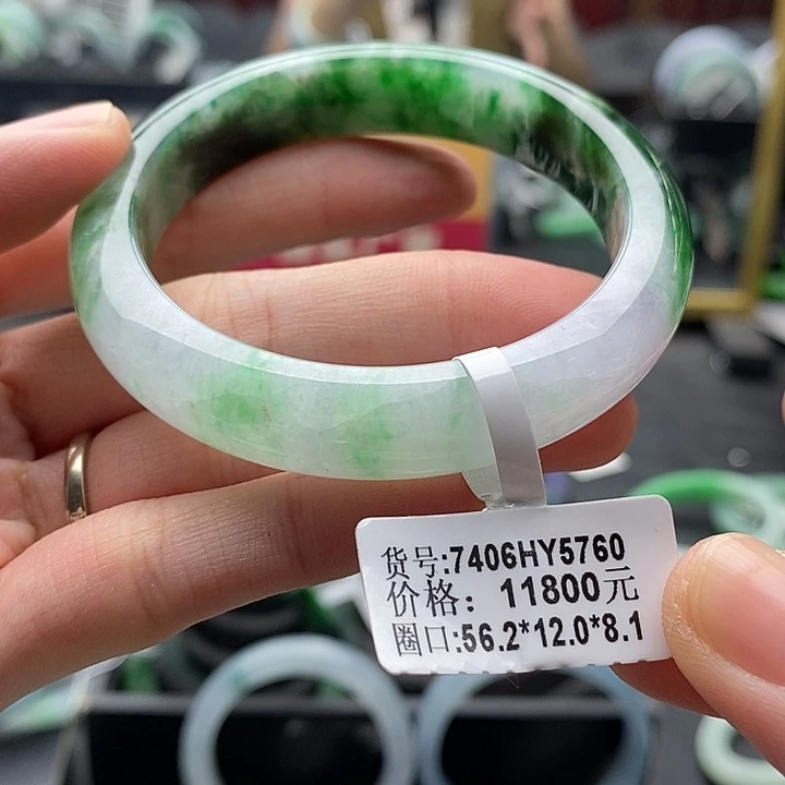 翡翠手镯未镶嵌56圈口