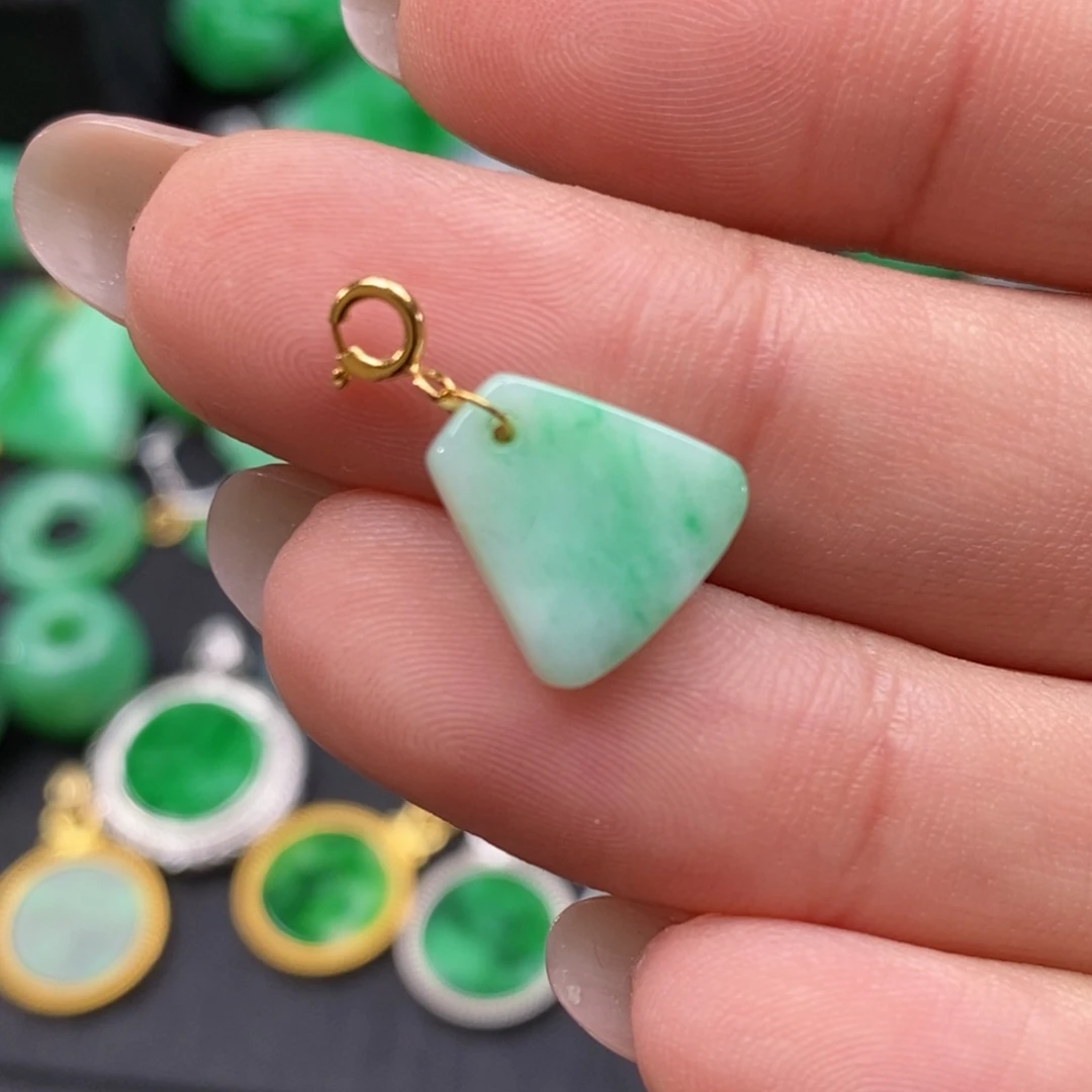 翡翠颈饰18K金镶嵌翡翠