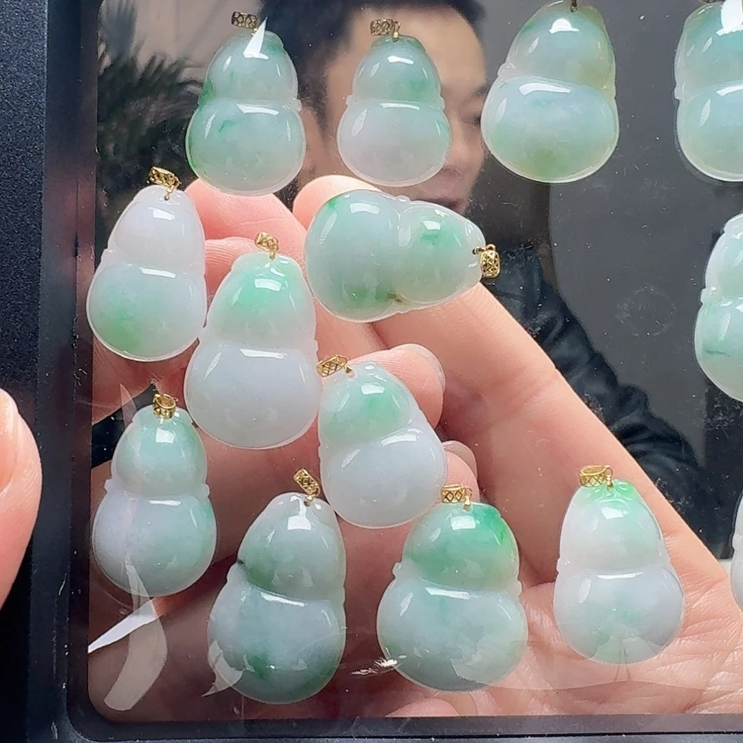 翡翠吊坠(不含链)18K金镶嵌多样性发货其一