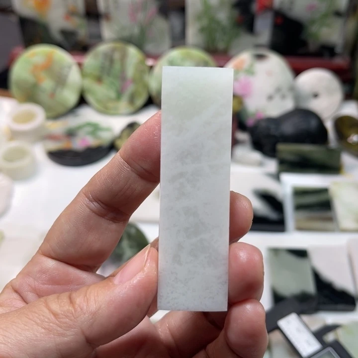 独山玉未镶嵌颈饰