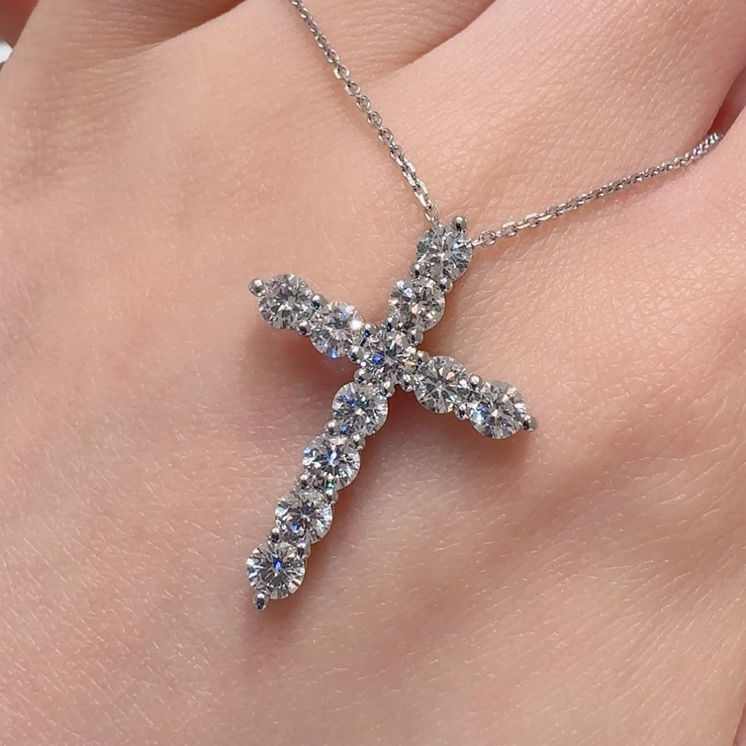 铂Pt950镶嵌实验室培育钻石颈饰十字架大