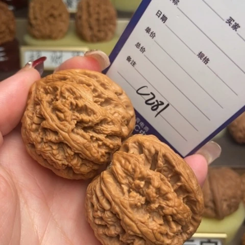 布***衣吊坠文玩核桃大粗筋