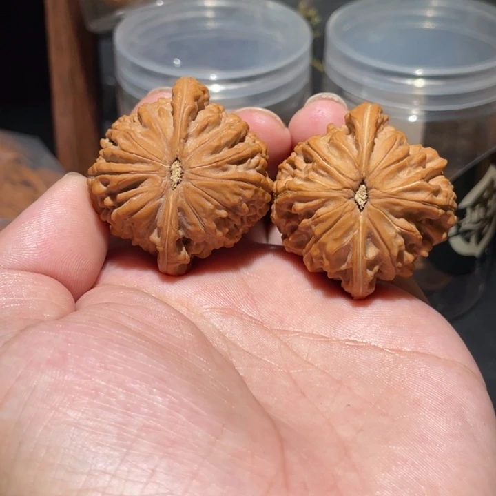 L***i吊坠文玩核桃40磨盘全品