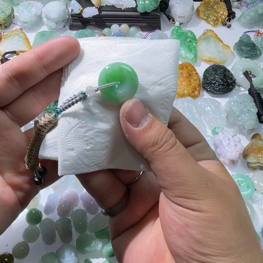 翡翠颈饰未镶嵌天然