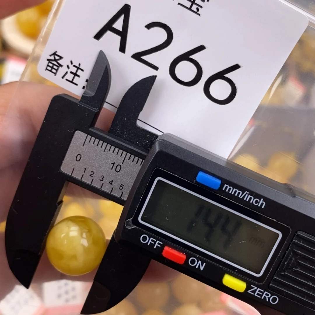 未镶嵌琥珀珠宝奇石