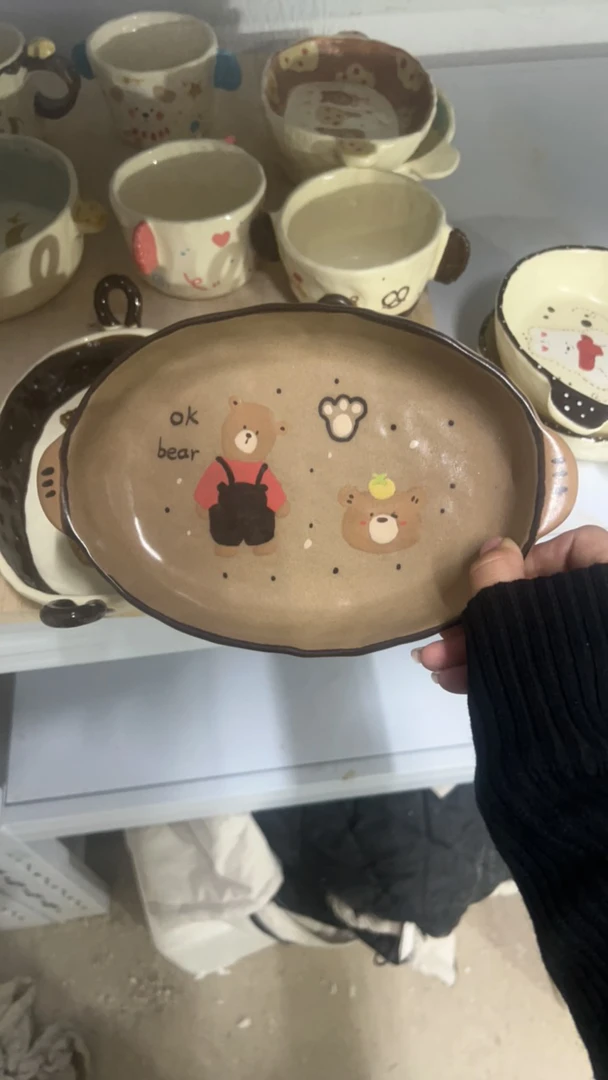 小熊盘可爱手绘卡通