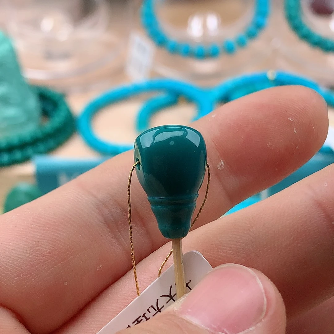 绿松石颈饰未镶嵌