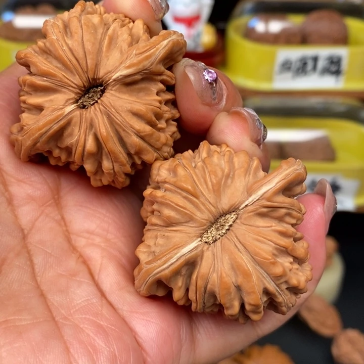 文玩核桃吊坠不**名45全品四座楼