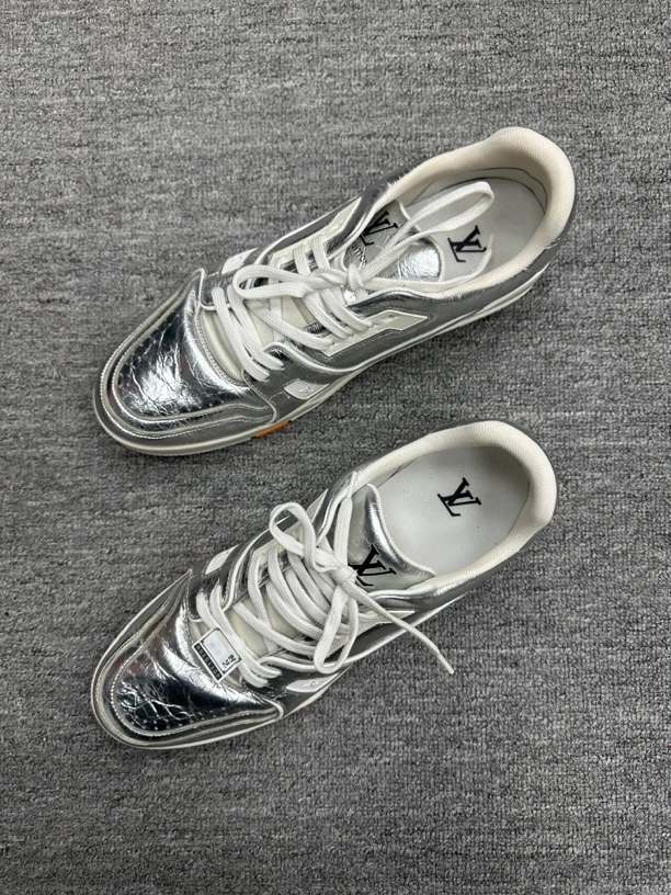 99新 LouisVuitton/路易威登 44 lv trainer 锡纸银板鞋