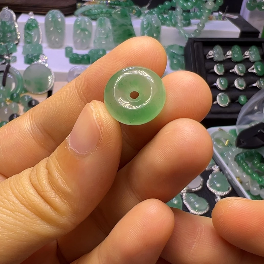 石英质玉未镶嵌颈饰