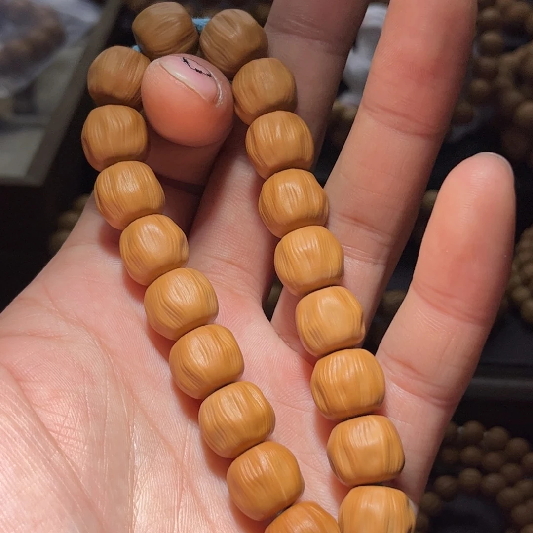 N***n猴头核桃吊坠泡芙奶酪全品无瑕无药