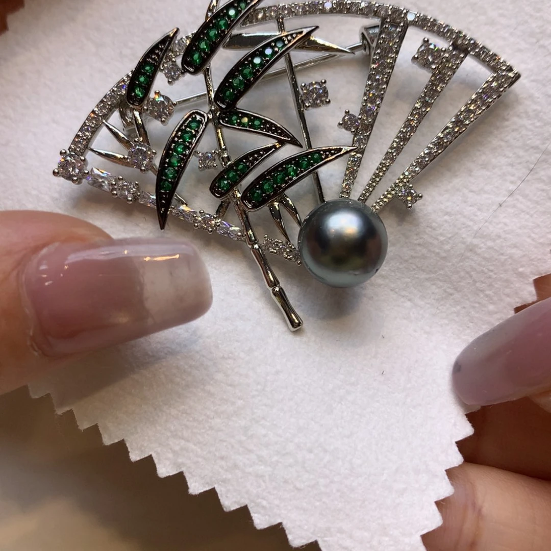 未镶嵌胸饰海水珍珠