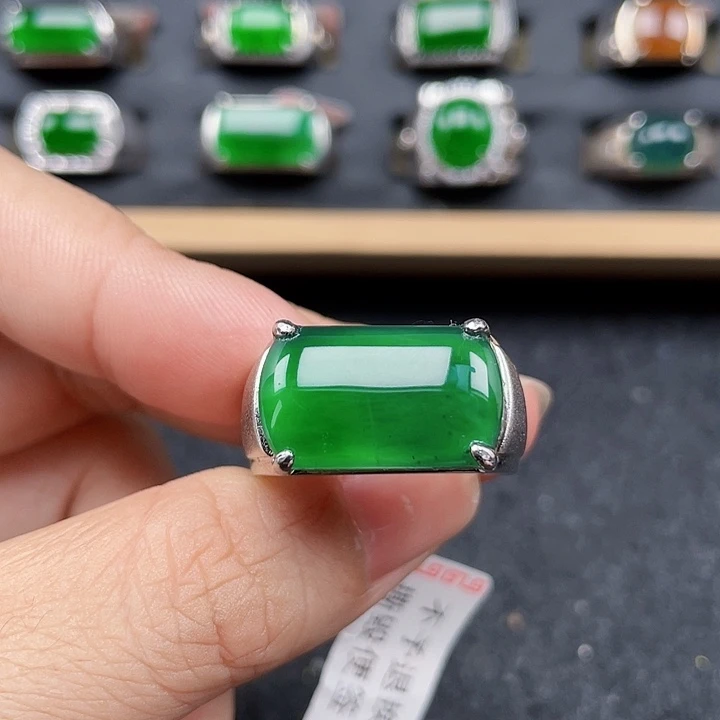 小***哥翡翠银S925镶嵌戒指编号3742没运费险