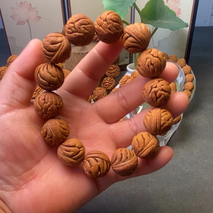 桃核吊坠秦岭山脉桃核，野生野长