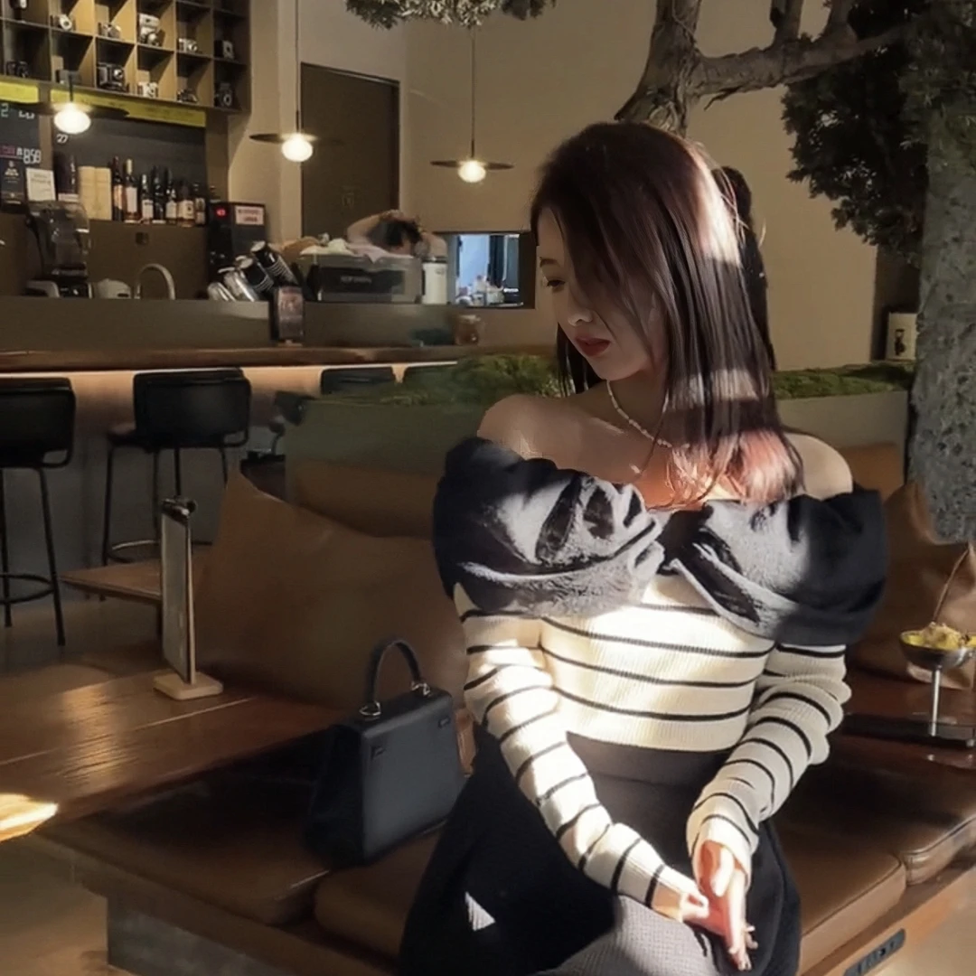 【董小姐】春款针织条纹超显瘦一字肩上衣W31MY151