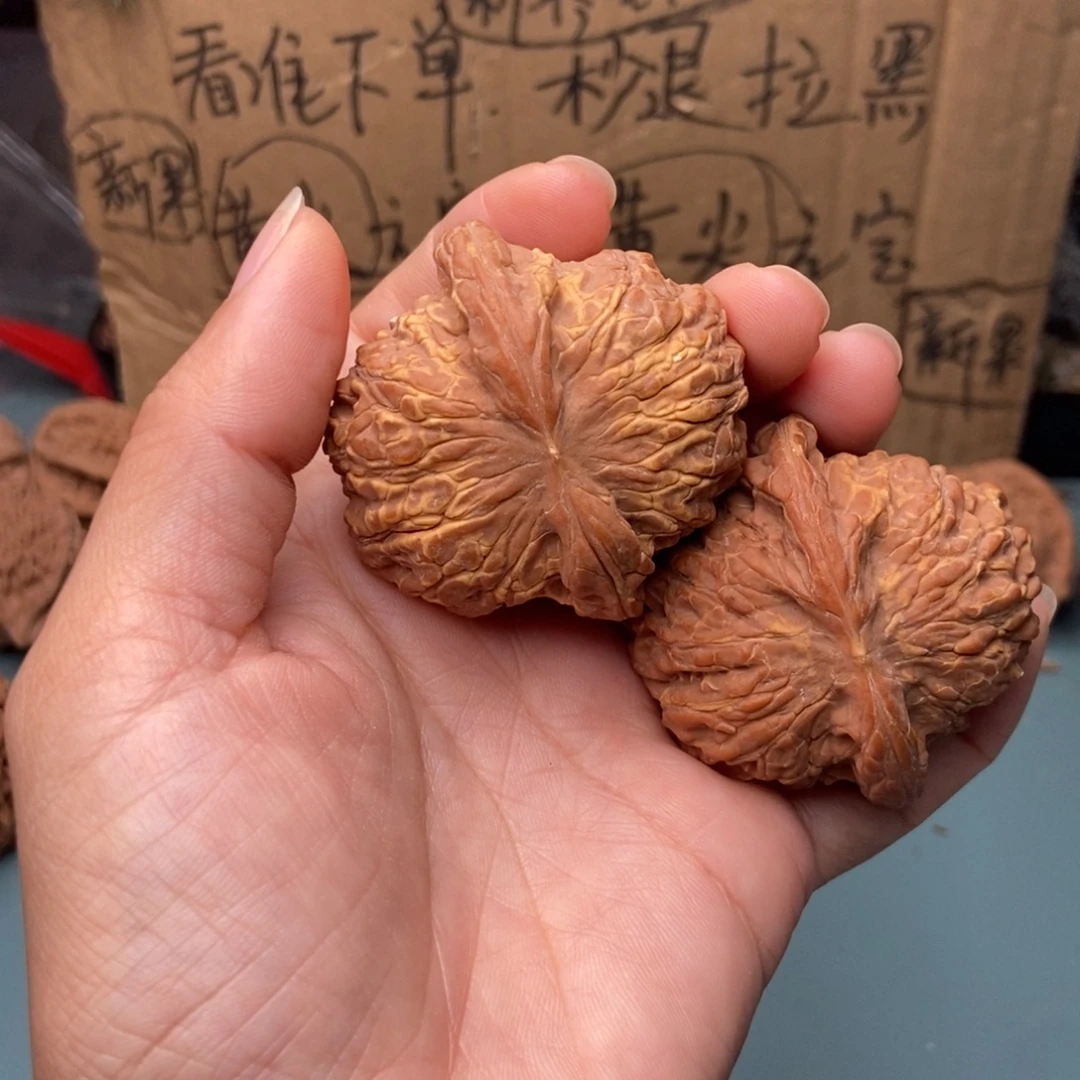 用***8吊坠文玩核桃血麒麟8