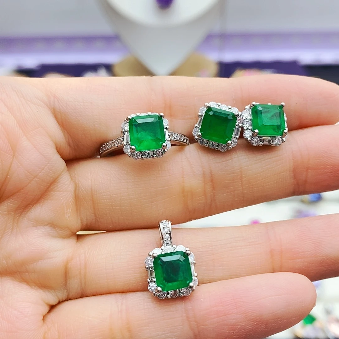 未镶嵌套装祖母绿