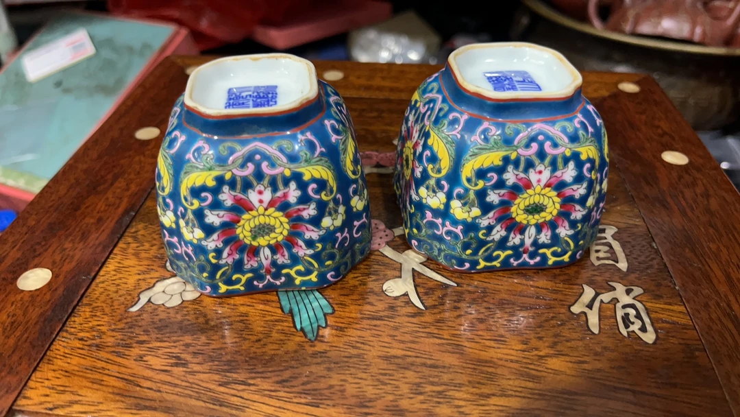 珐琅彩手绘杯子一对