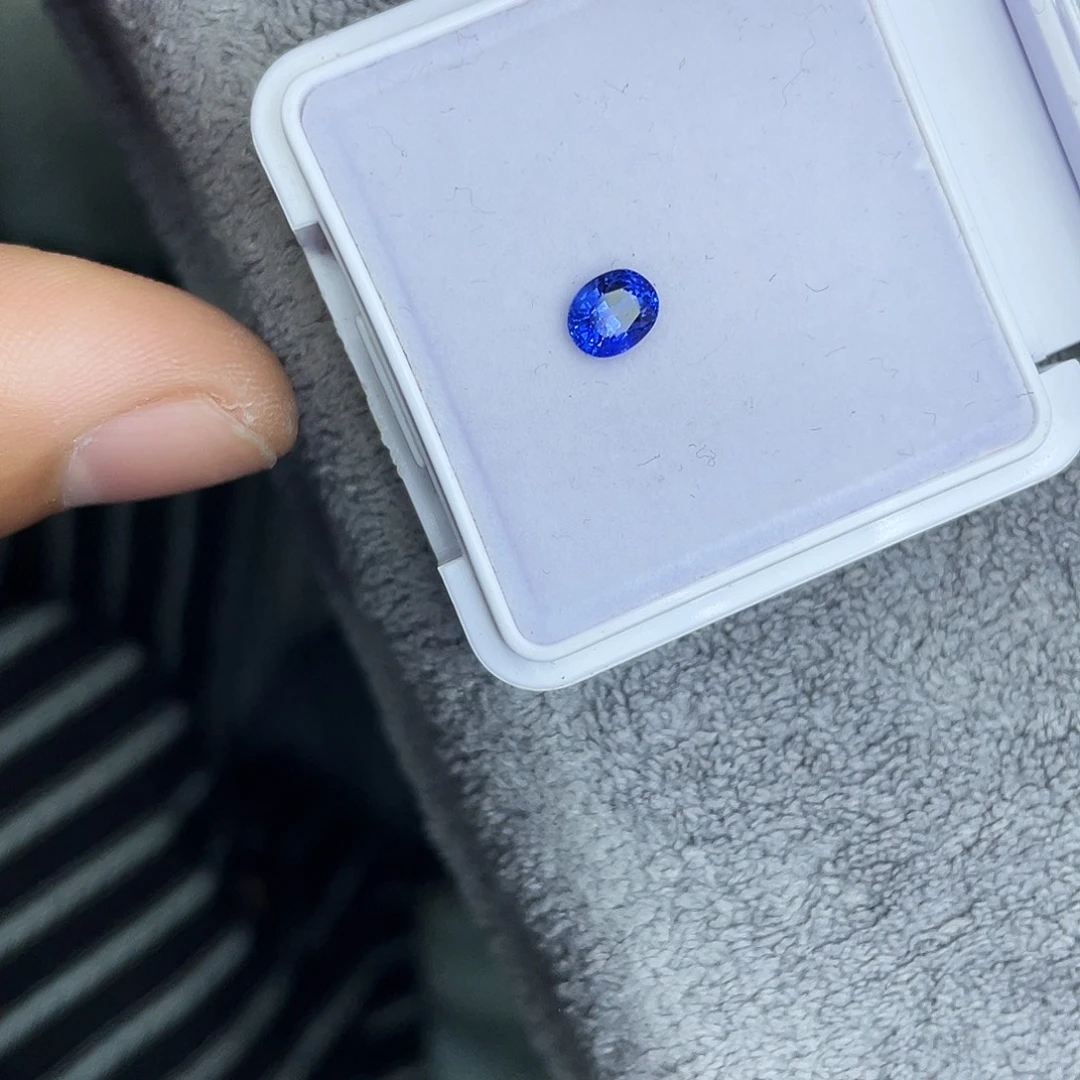 蓝宝石裸石0.769Ct。