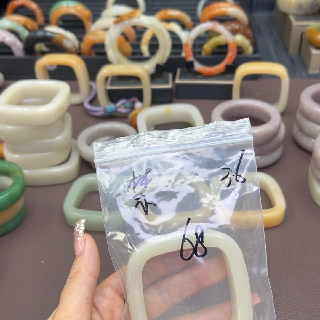 石英质玉手镯未镶嵌@****?