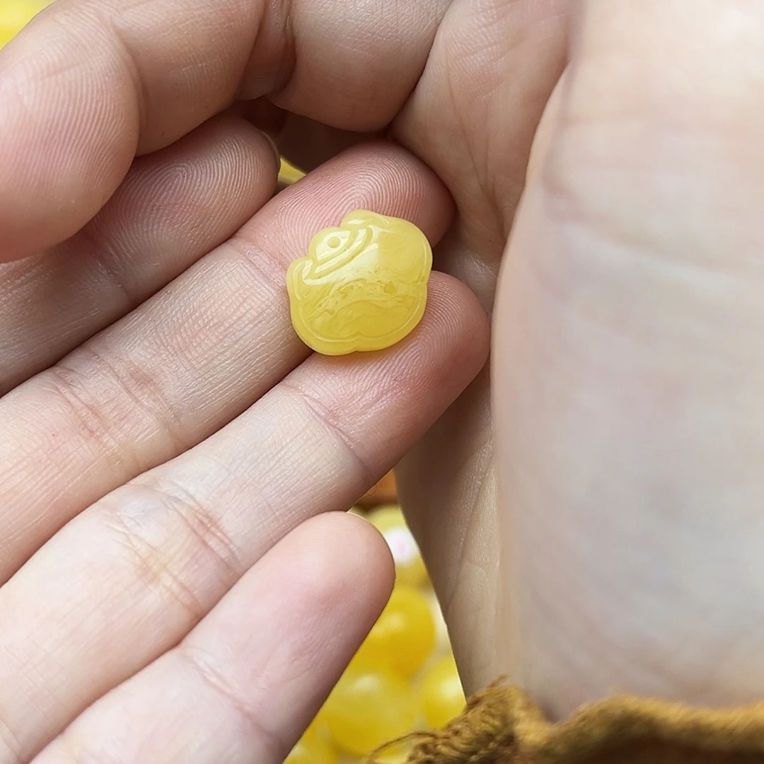 蜜蜡未镶嵌裸石天然