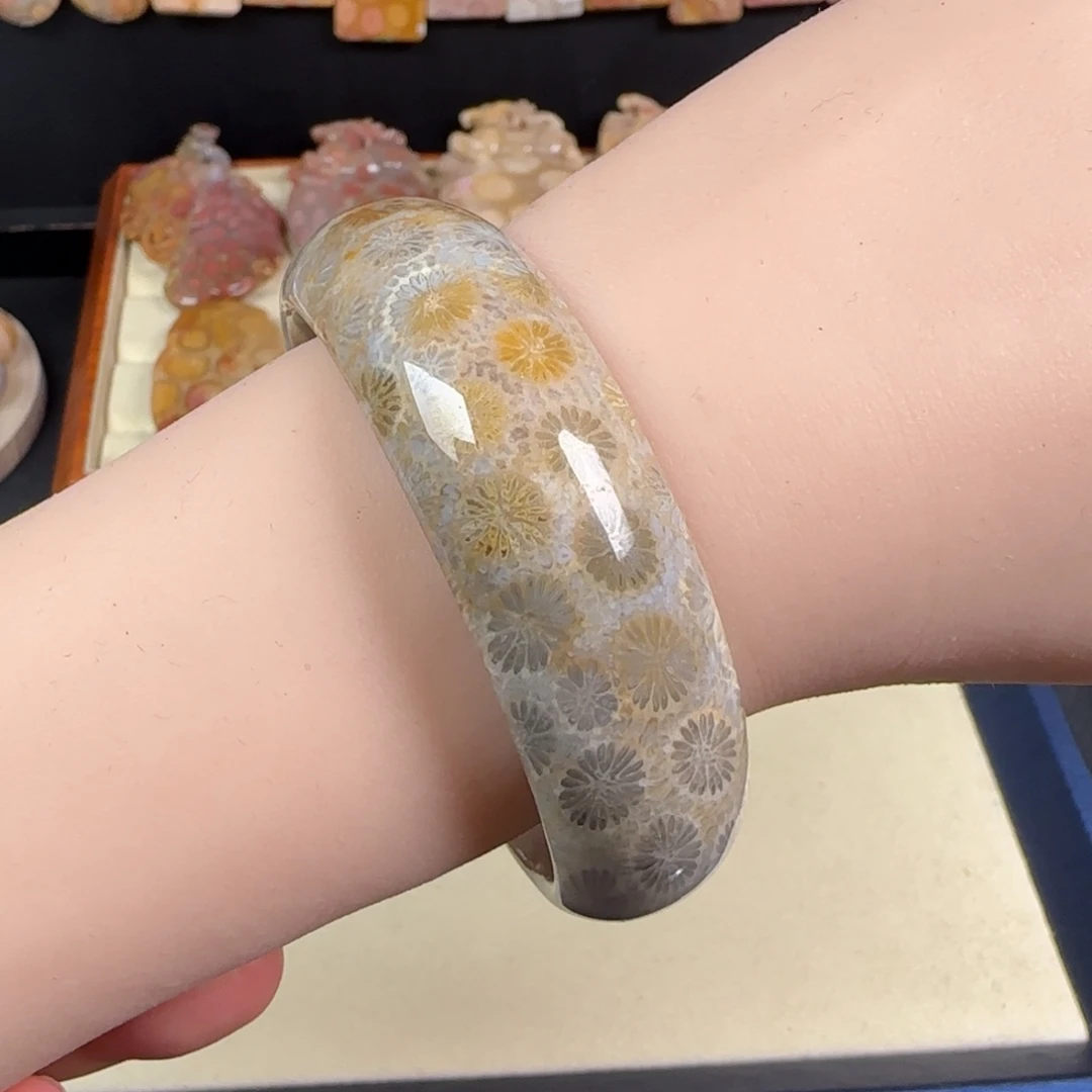 未镶嵌手链硅化玉56.3算蓝色雏菊