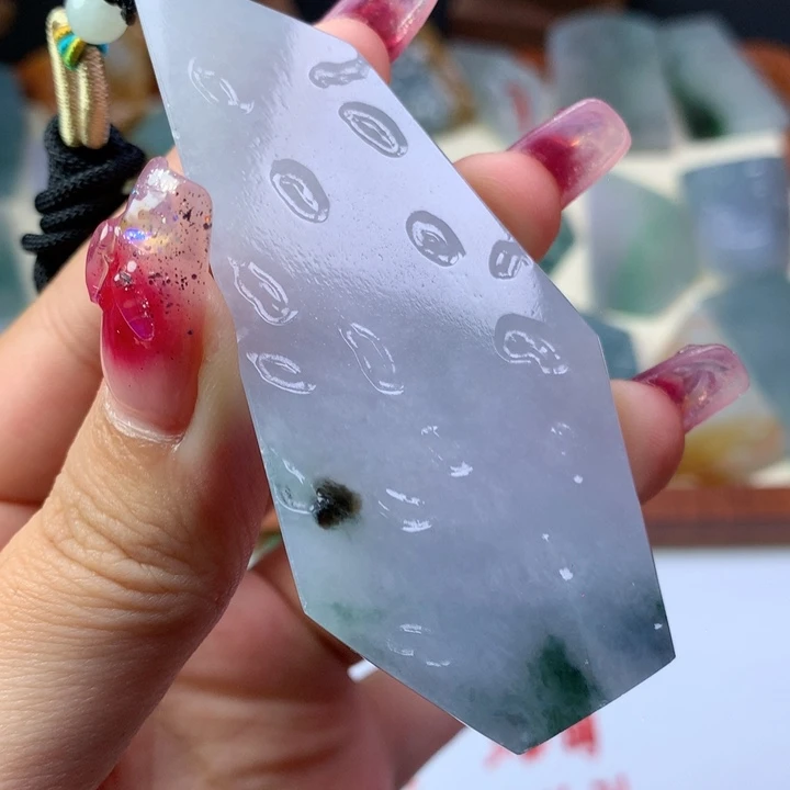 颈饰未镶嵌翡翠好