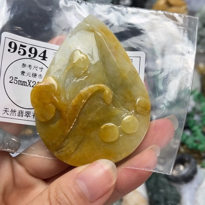 翡翠未镶嵌挂件9594