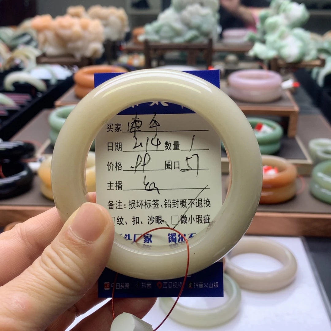 【闪购商品】石英质玉手镯未镶嵌牵*