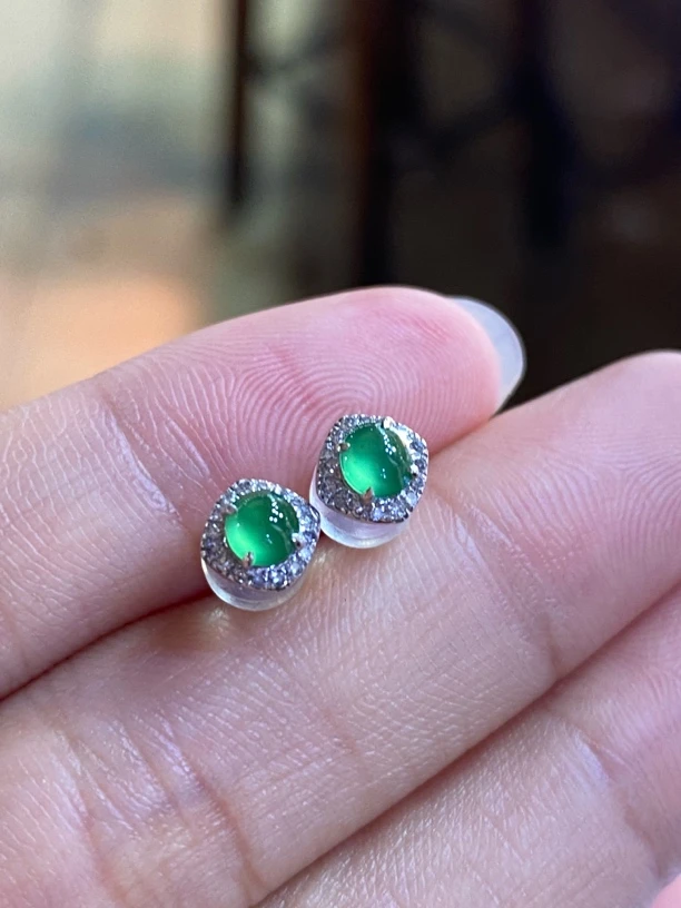 翡翠满绿耳钉镶嵌高冰起光冰绿精致