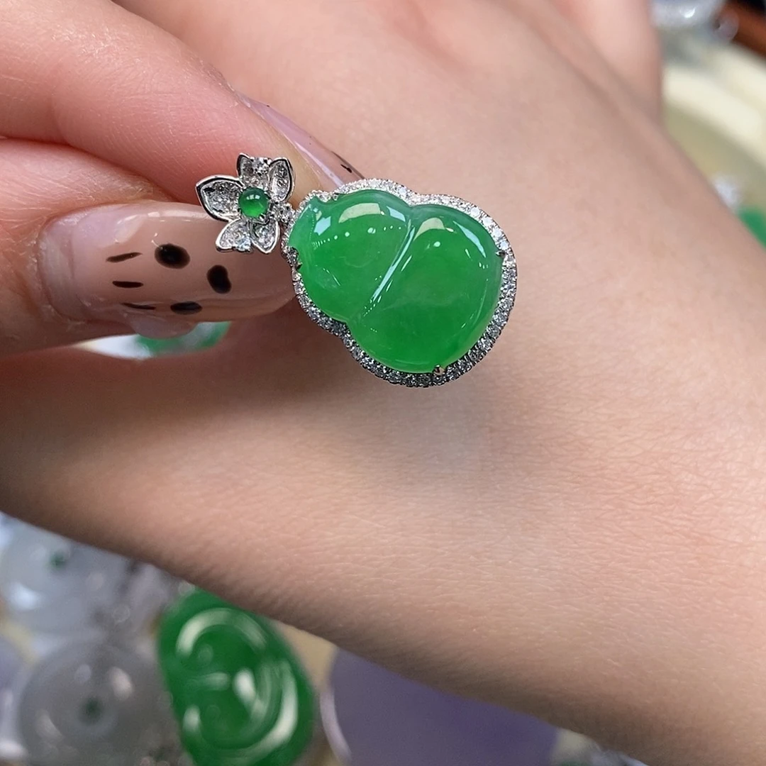 翡翠颈饰18K金镶嵌葫芦