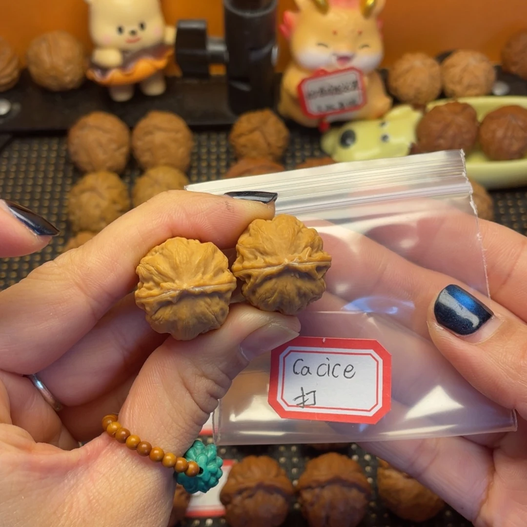 C***.文玩核桃吊坠23尺全品小八棱