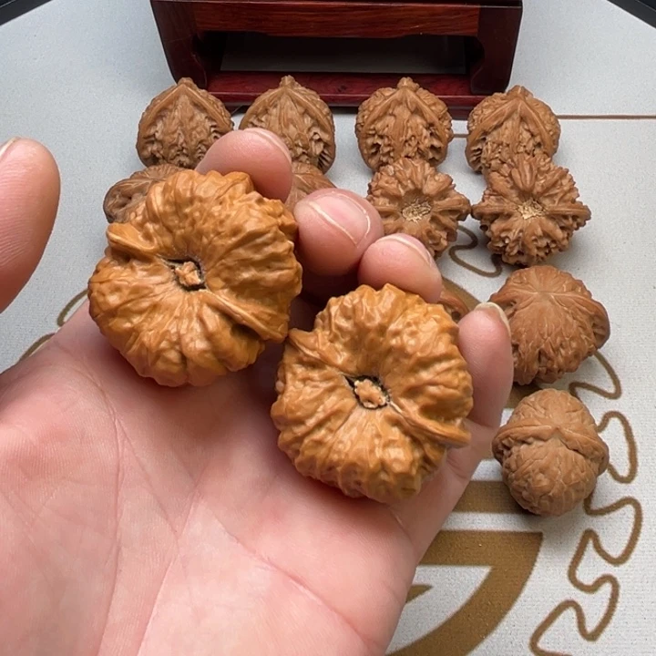龙脊菩提吊坠精品荷叶低微修39蛤蟆一对。