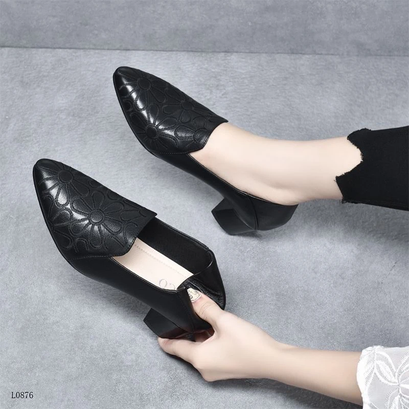 真皮牛筋软底春秋单鞋平底舒适浅口皮鞋中老年防滑超轻妈妈鞋女