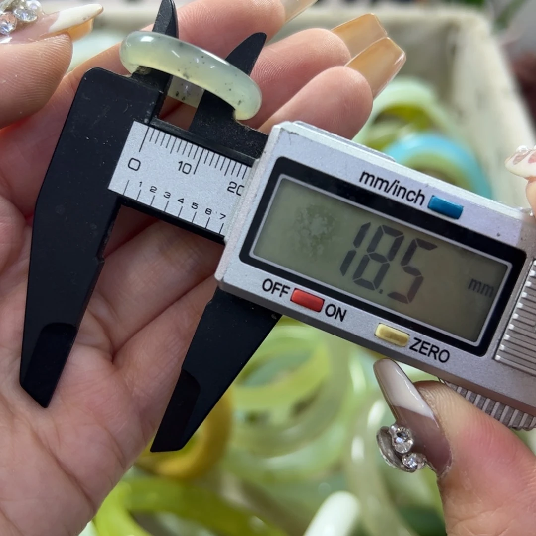 蛇纹石玉手镯未镶嵌193