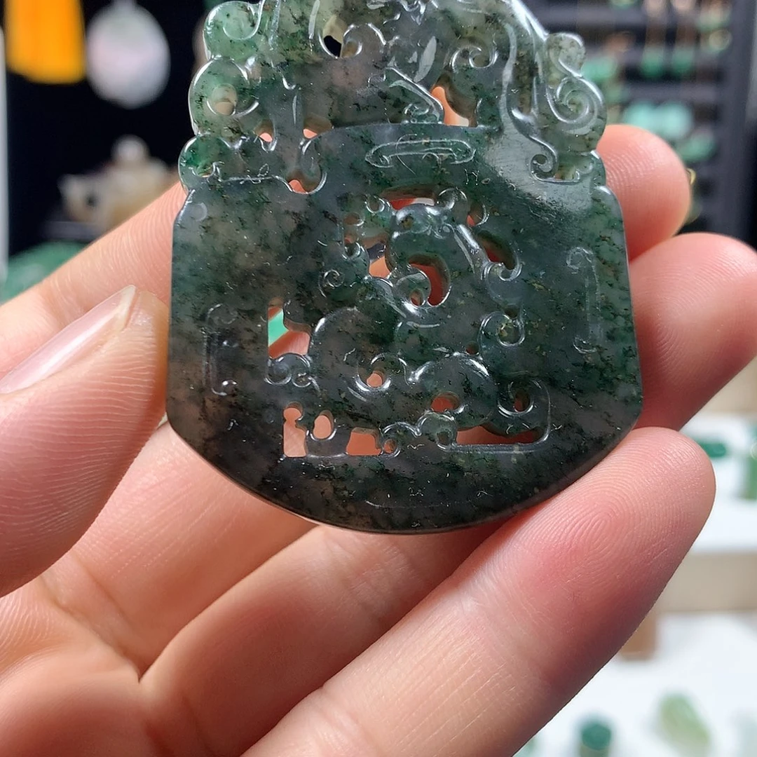 未镶嵌独山玉颈饰