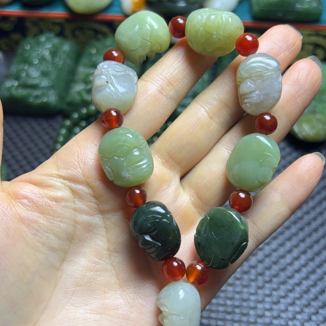 和田玉未镶嵌把件