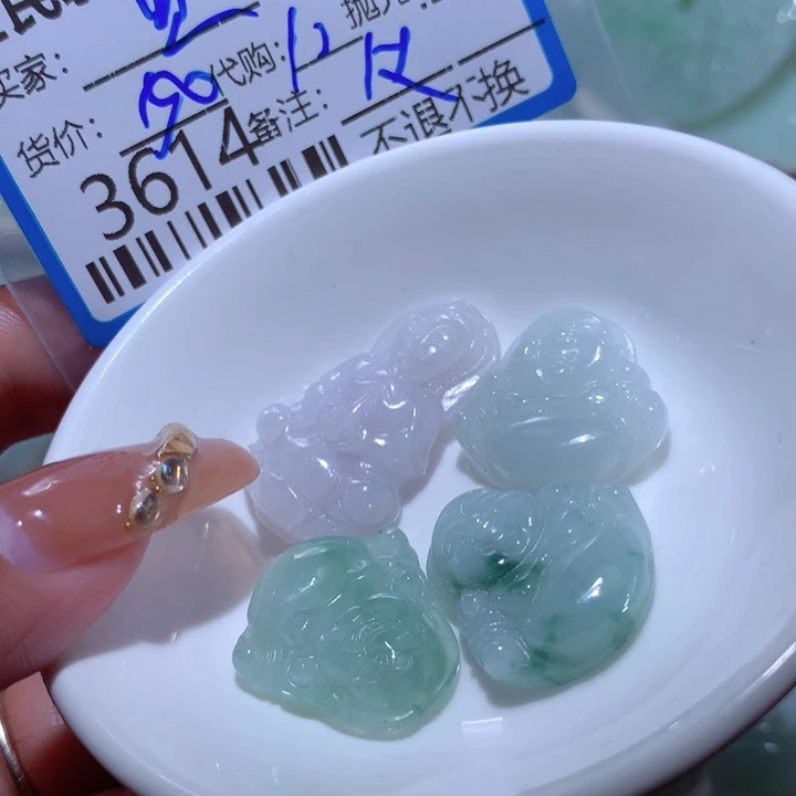 翡翠颈饰未镶嵌蓝***?